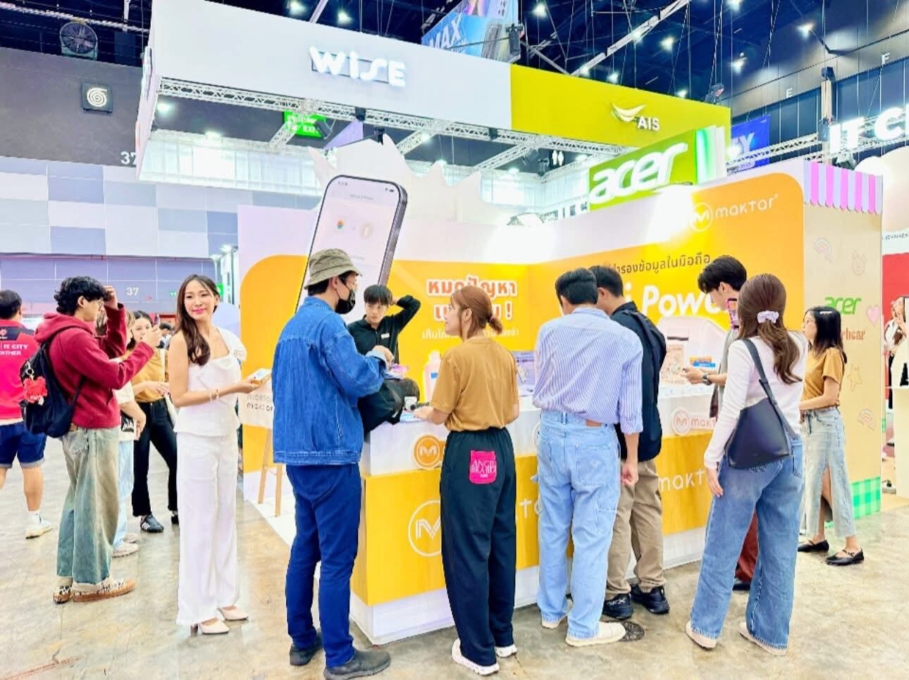 บรรยากาศผู้เข้าชมบูธ Maktar ในงาน Commart